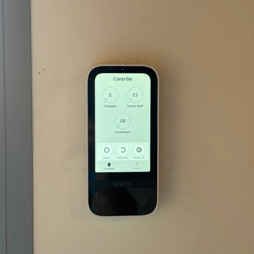 Installation boitier de contrôle alarme intrusion