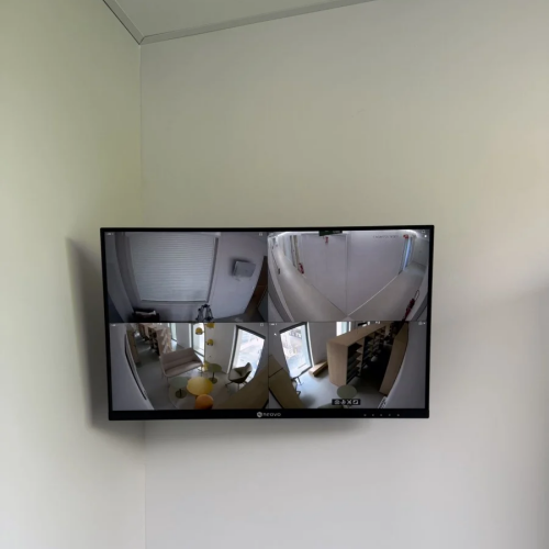 Installation écran de contrôle système de vidéosurveillance